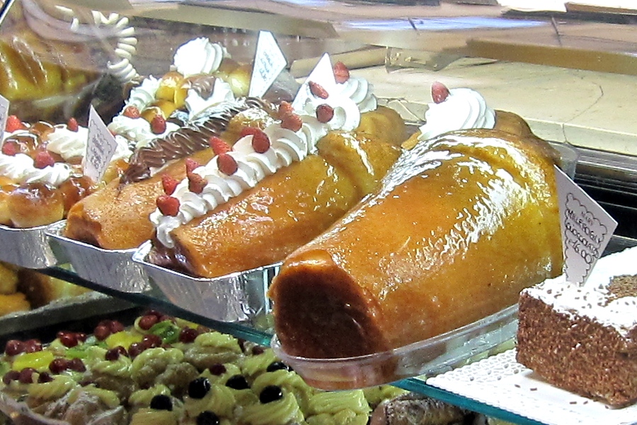 Real Neapolitan rum babà pastry
