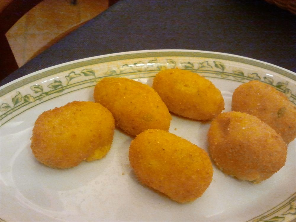A real plate of golden potato crocchè