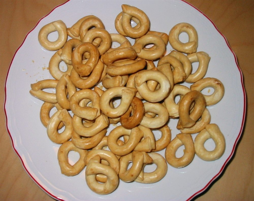 A real plate of traditional southern Italian taralli